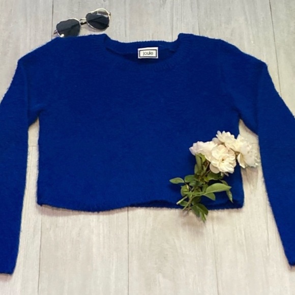 Woman's Cropped Sweater Size Medium - Picture 1 of 2